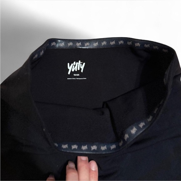 YITTY Women's Black Shaping Shorts 1x/2x - Picture 2 of 3